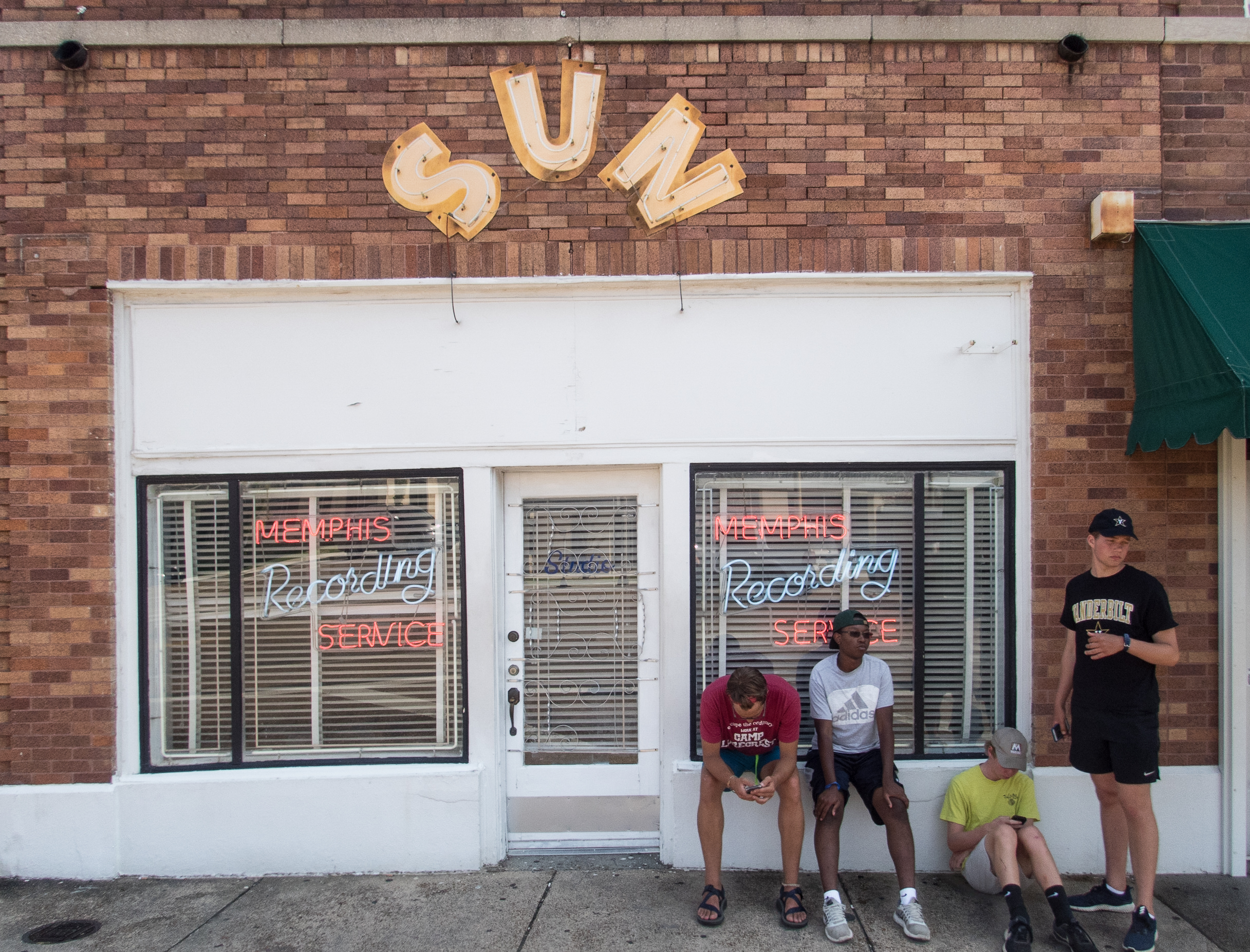 Trisha Yearwood sang, “I’ve Been Living’ on the Wrong Side of Memphis”, but there isn’t really a right side. 